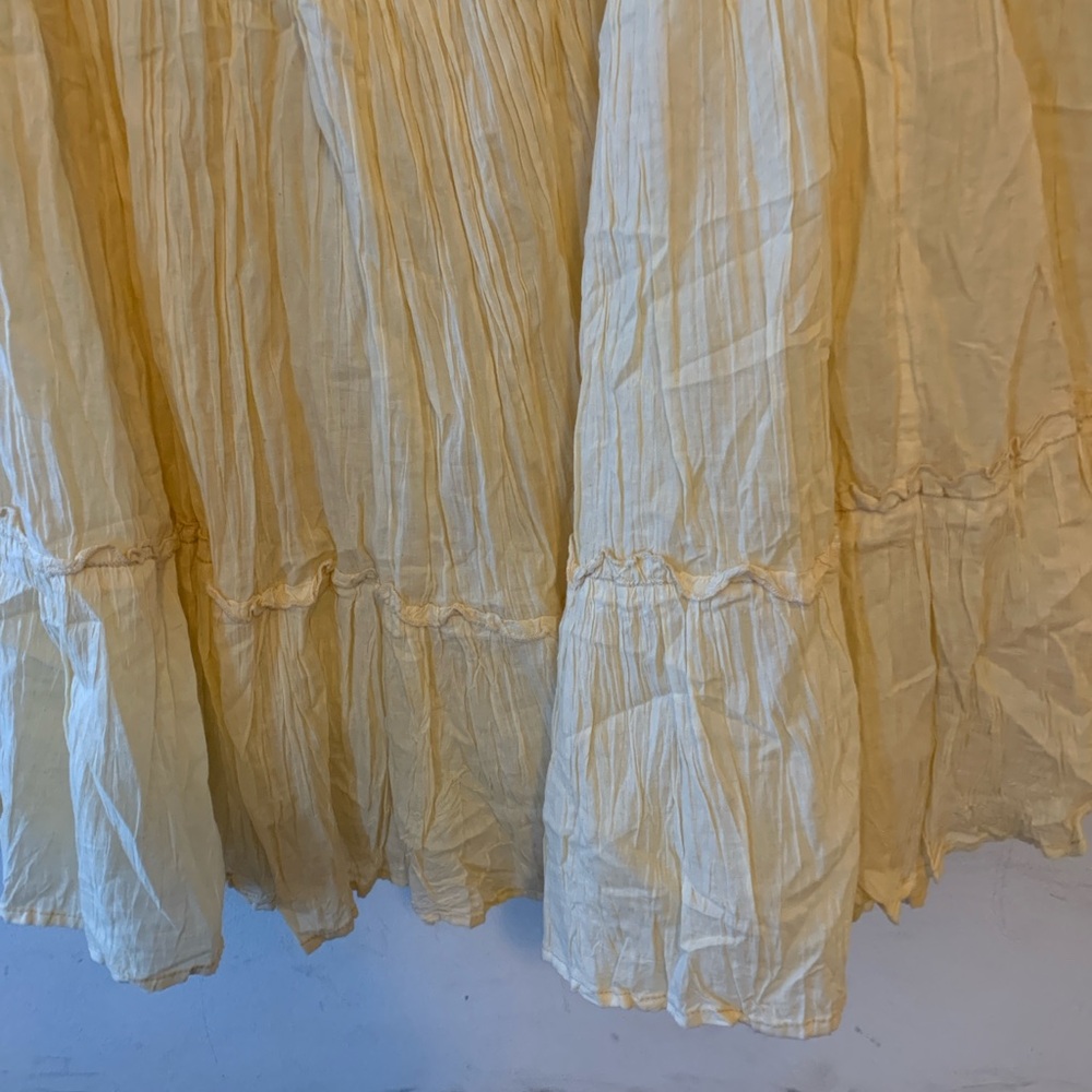Elegant Cream Skirt with Embroidered Waistband - Picture 3 of 8